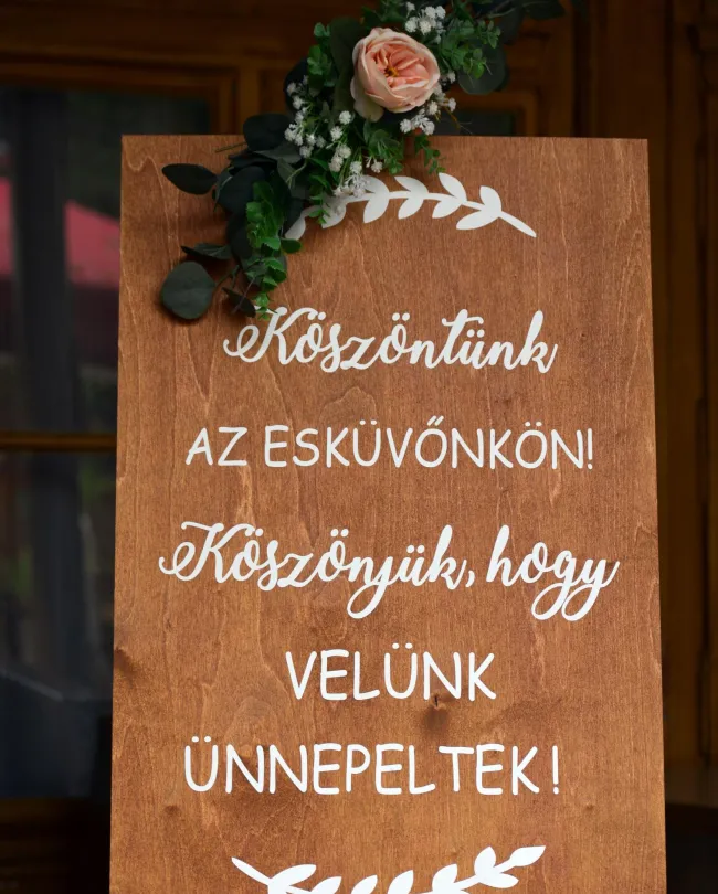 Köszöntő tábla