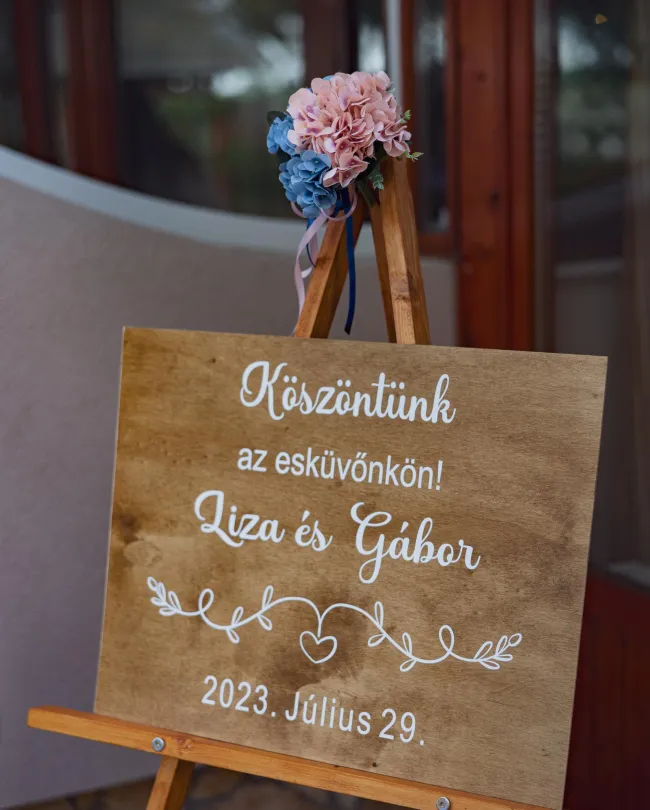 Köszöntő tábla