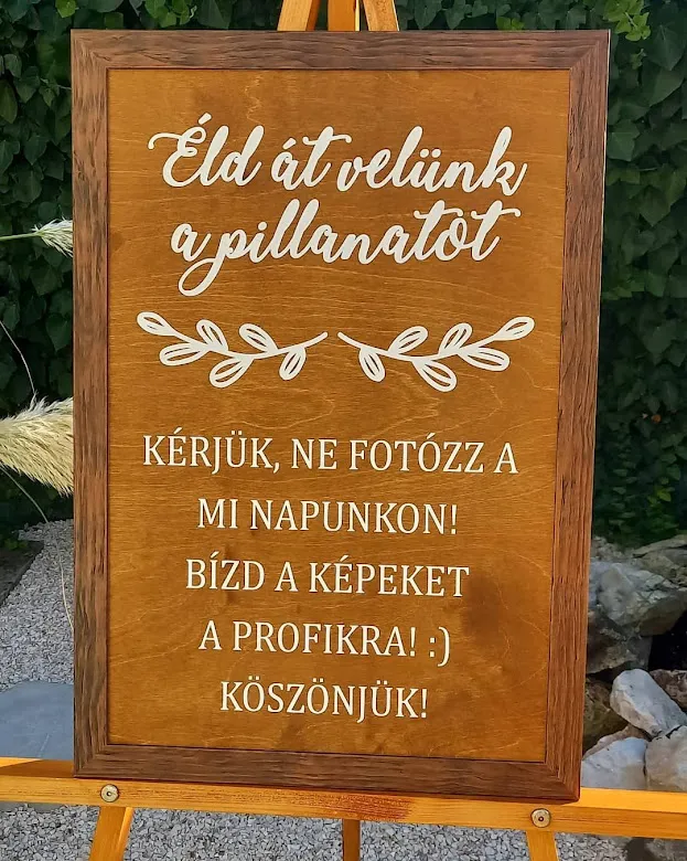 Üdvözlő tábla