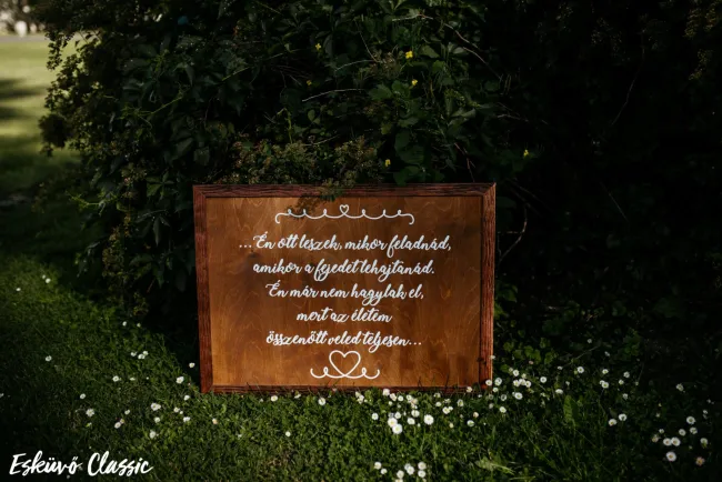 Kalligrafikus táblánk