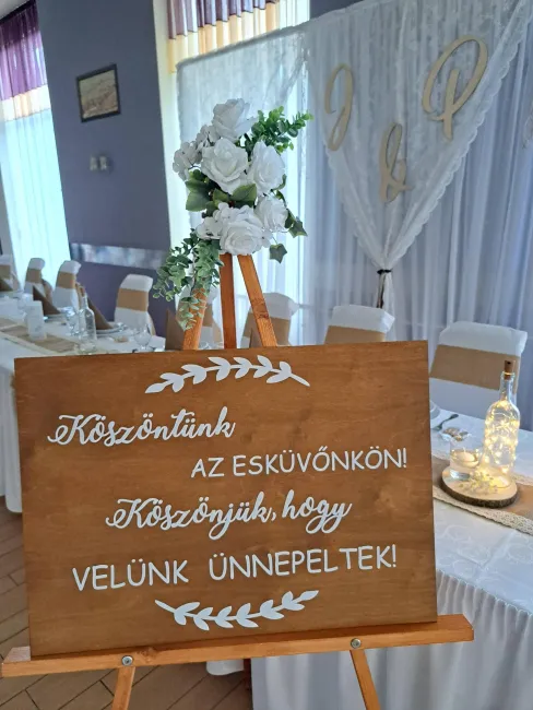 Köszöntő tábla