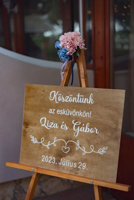 Köszöntő tábla