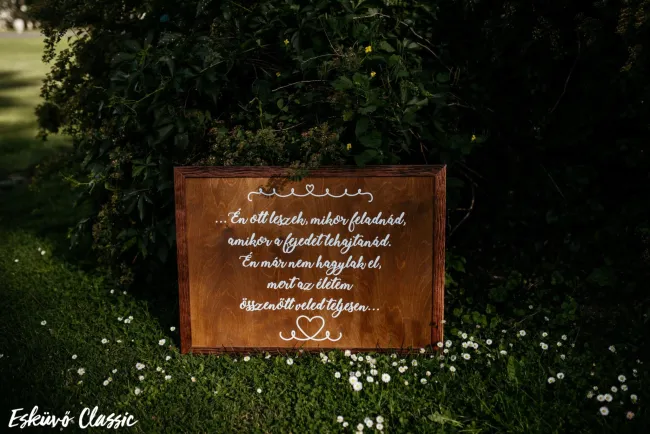 Köszöntő tábla idézettel
